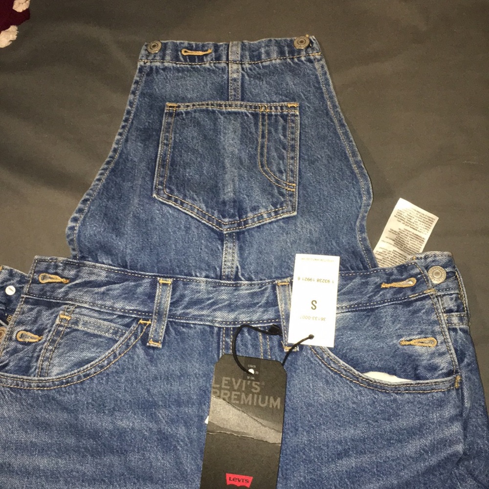 NWT levi overalls size small (26)